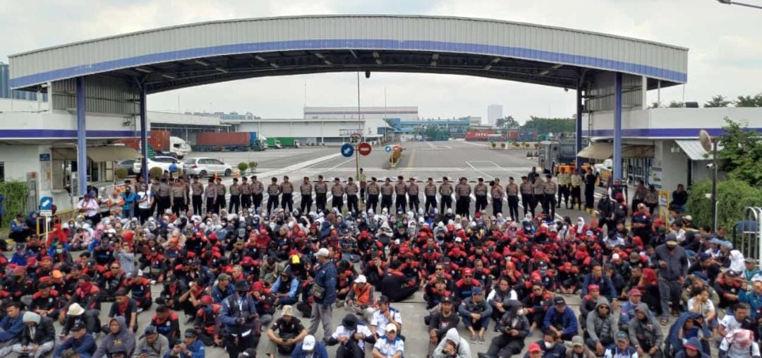 Kabupaten Bekasi -Demo Buruh di PT YMMA