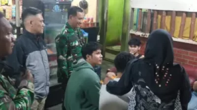 Hari Pertama Jam Malam Pelajar di Bekasi, Masih Banyak yang Nongkrong di Luar