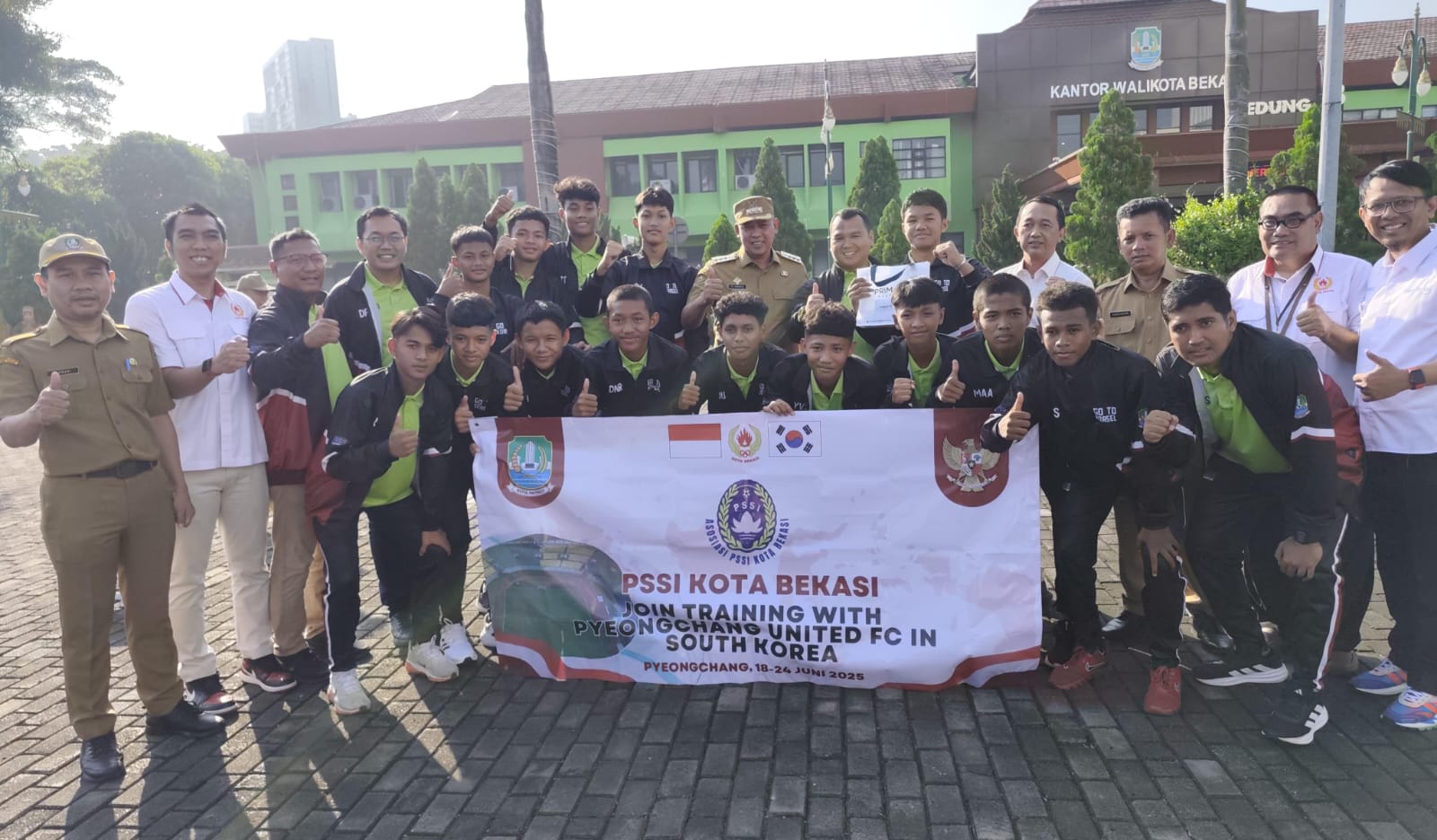 Kota Bekasi - Sebanyak 14 pesepak bola muda U-15 asal Kota Bekasi akan segera bertolak ke Pyeongchang, Korea Selatan, untuk mengikuti program latihan internasional bersama Pyeongchang United FC, klub yang berkompetisi di Divisi Empat Liga K League.