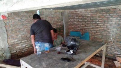 Kabupaten Bekasi - Penangkapan pelaku penjual obat daftar G di wilayah Desa Sirnajaya, Kecamatan Serang Baru, Kabupaten Bekasi.