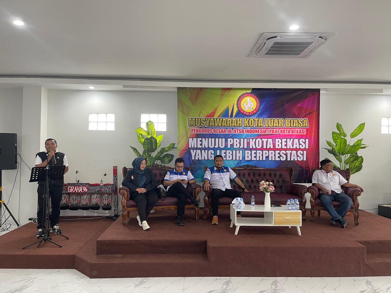 Kota Bekasi - M. Aldo Sirait resmi terpilih sebagai Ketua Pengurus Besar Jujitsu Indonesia (PBJI) Kota Bekasi masa bakti 2024–2028, melalui Musyawarah Kota Luar Biasa yang digelar di Graha 96, Bekasi Selatan, pada Minggu (1/6/2025).