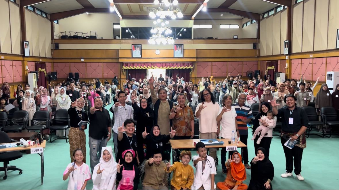 Kota Bekasi - Wakil Wali Kota Bekasi, Abdul Harris Bobihoe, memberikan apresiasi atas terselenggaranya ajang Bekasi Berpuisi.