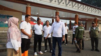 Kota Bekasi - Wali Kota Bekasi Tri Adhianto dalam Apel K3 dalam rangka peringatan Hari Lingkungan Hidup se-Dunia Tingkat Kota Bekasi Tahun 2025, yang digelar di Alun-Alun M. Hasibuan, Rabu (5/6/2025).