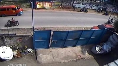 Kabupaten Bekasi - CCTV merekam detik-detik wanita di Cikarang alami perampasan paksa oleh DC Gadungan.