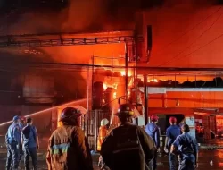 Kadis Damkarmat Bekasi Tegaskan Tidak Pernah Minta Uang, Dugaan Pemerasan Terhadap Korban Kebakaran Disorot