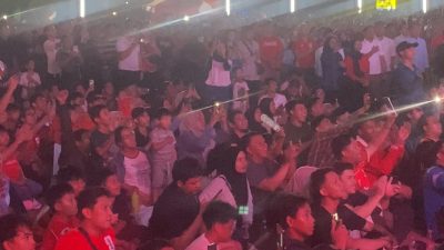 Kota Bekasi - Suasana Nobar saat Timnas Indonesia menjamu China di Plaza Patriot Candrabhaga. Foto: Gobekasi.id