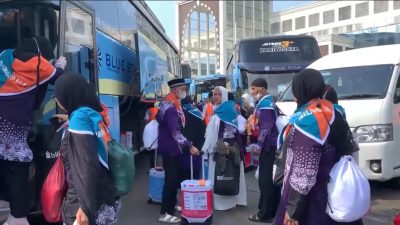 Kota Bekasi - Kloter pertama Jemaah Haji asal Kabupaten Bekasi telah tiba.