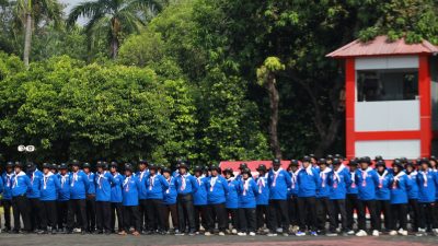Kota Bekasi - Sebanyak 120 personel Kampung Siaga Bencana (KSB) resmi dikukuhkan dalam sebuah acara yang digelar di Plaza Pemkot Bekasi, Sabtu (14/6/2025).