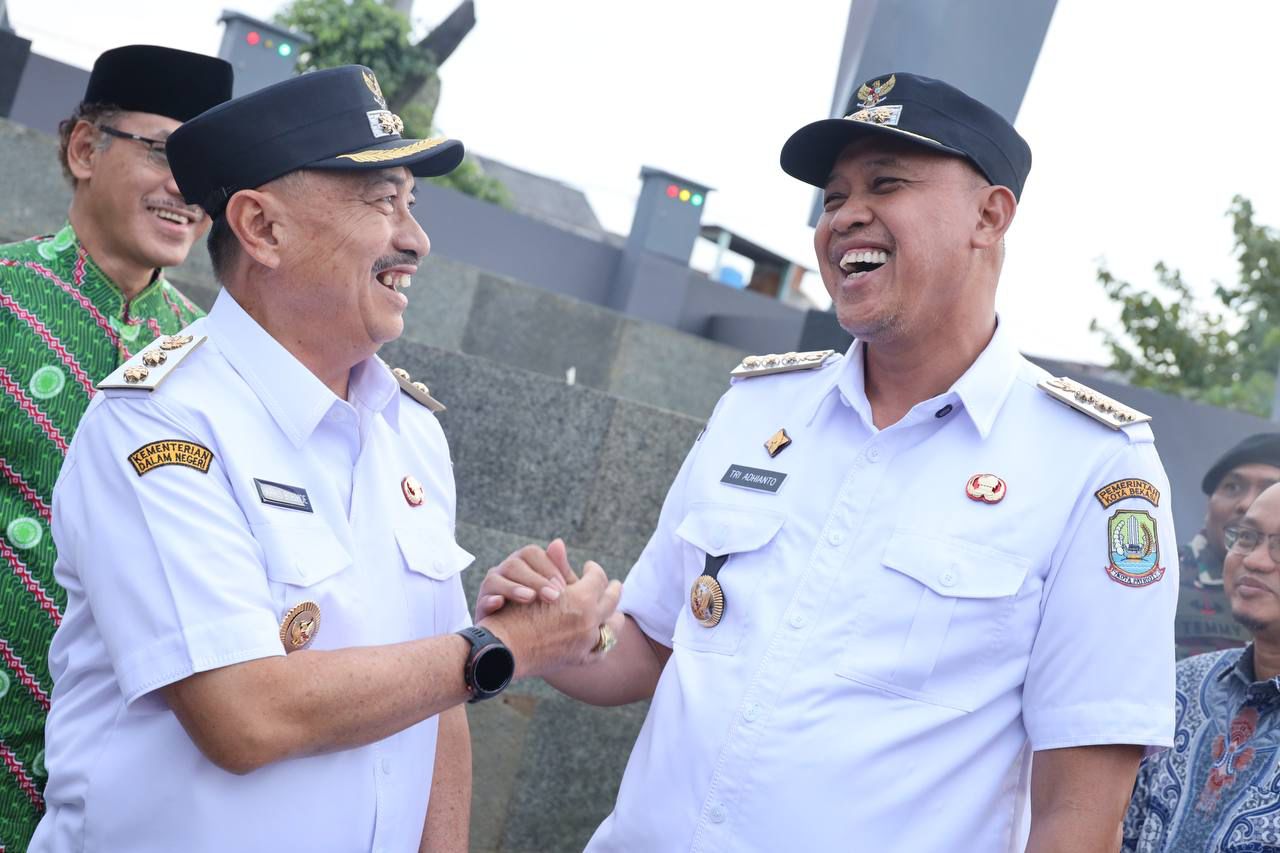 Kota Bekasi - Wali Kota Bekasi Tri Adhianto dan Wakil Wali Kota Bekasi Harris Bobihoe