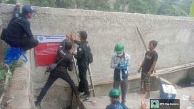 Kota Bekasi - Tim menemukan sebuah usaha laundry di Jalan Pangkalan III, Kelurahan Cikiwul, yang diduga membuang air limbah tanpa izin langsung ke aliran Kali Cileungsi, yang bermuara ke Kali Bekasi.