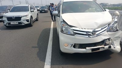 Bekasi - Empat Kendaraan Terlibat Kecelakaan Beruntun di Jalan Layang MBZ.