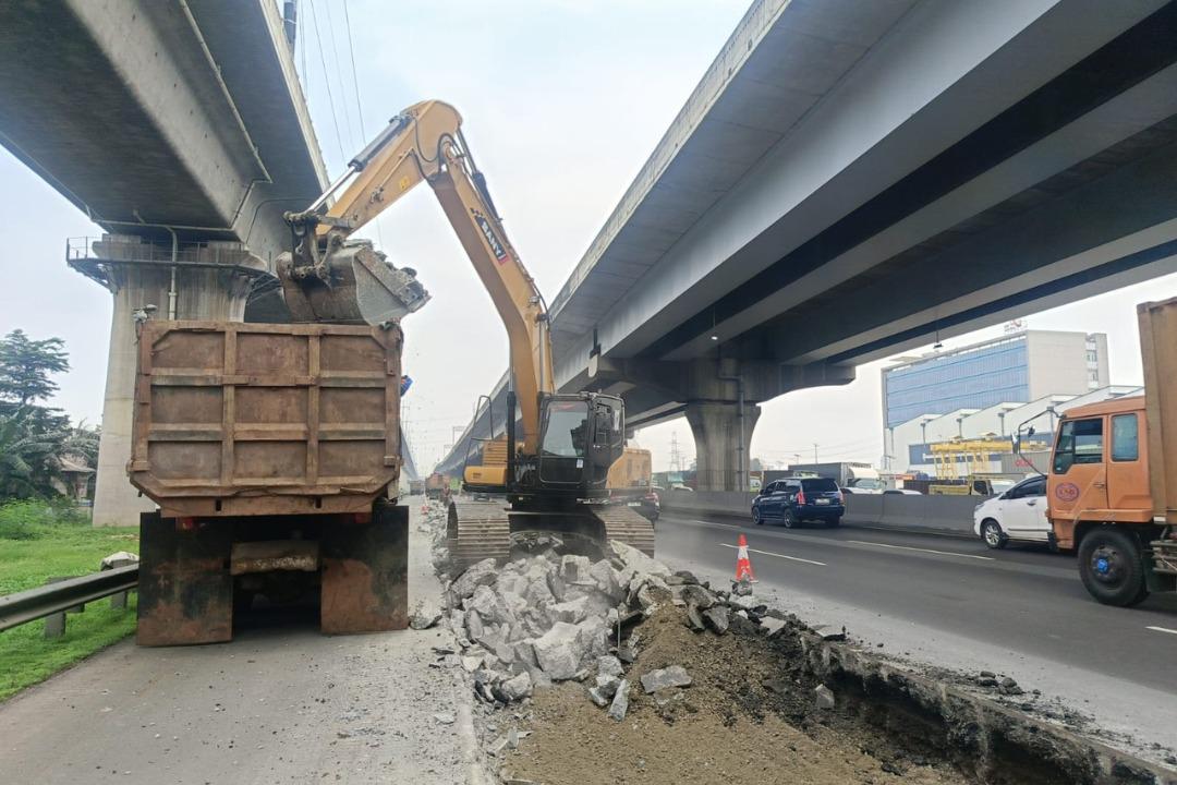 Kota Bekasi - Pemeliharaan Jalan Tol Jakarta - Cikampek oleh Jasa Marga