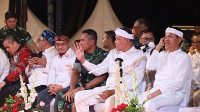 Kota Bekasi - Acara Panggung Abdi Nagri Nganjang Ka Warga yang digelar Pemerintah Provinsi Jawa Barat di Alun - Alun M. Hasibuan Kota Bekasi.