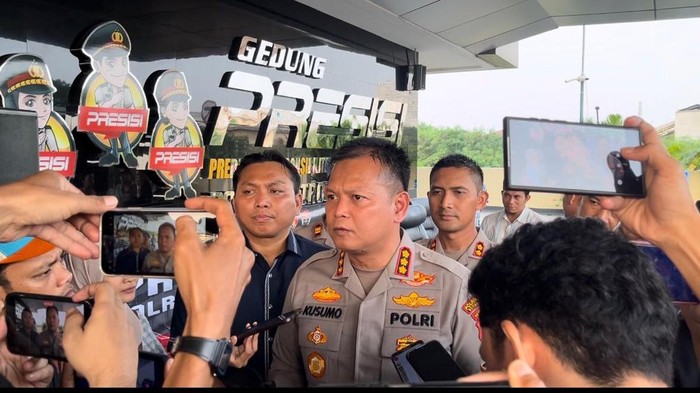 Kota Bekasi - Kapolres Metro Bekasi Kota, Kombes Pol Kusumo Wahyu Bintoro, saat memberikan keterangan pers.