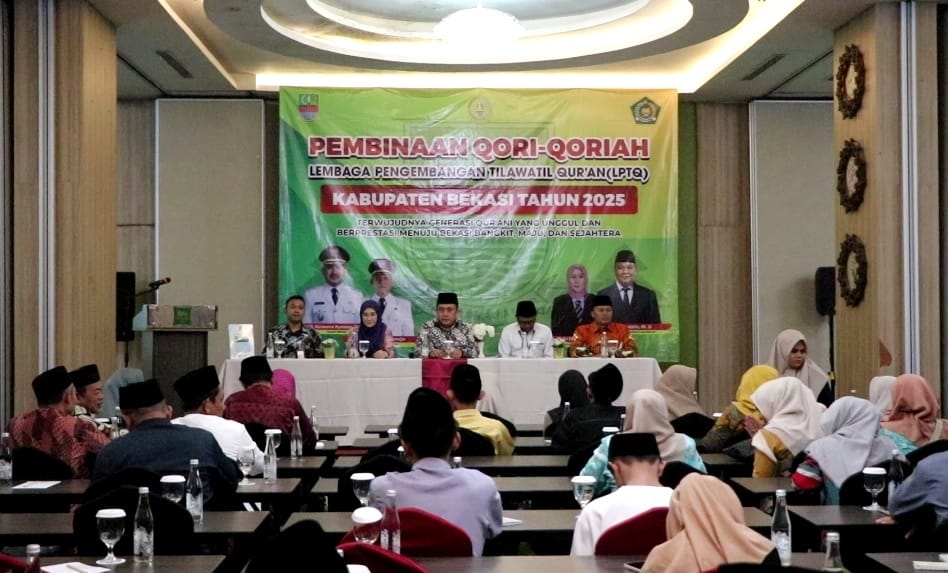 Kabupaten Bekasi - Sekretaris Daerah Kabupaten Bekasi, Dedy Supriyadi membuka kegiatan pembinaan qori dan qoriah yang akan mewakili Kabupaten Bekasi dalam Musabaqah Tilawatil Qur'an dan Hadits (MTQH) ke-39 tingkat Provinsi Jawa Barat, di Ibis Hotel, Kamis (12/5/2025).