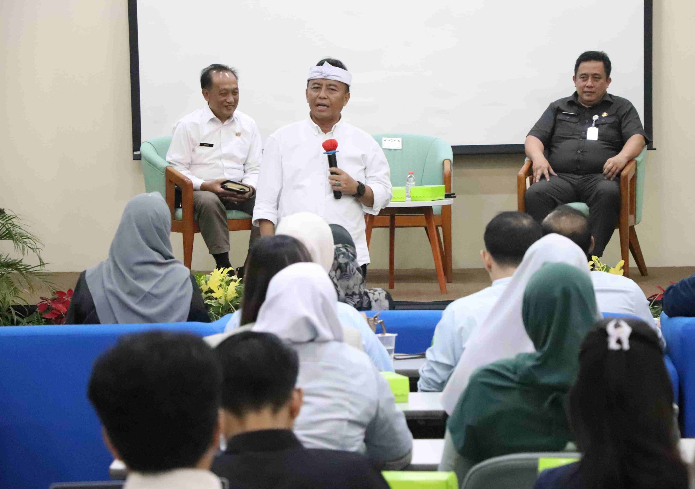 Kabupaten Bekasi - Pemerintah Provinsi Jawa Barat menggelar uji coba implementasi Platform Digital Ketenagakerjaan Jawa Barat yang berlangsung di Conference Room MM2100, Kawasan Industri MM2100, Desa Gandasari, Kecamatan Cikarang Barat, Selasa (24/6/2025).