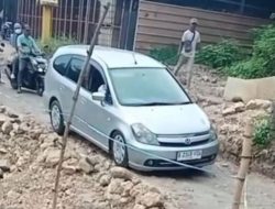 Warga Kertamukti Minta Jalan Ambles di Ruas CBL Segera Diperbaiki, Pemkab: Insyaallah 2026