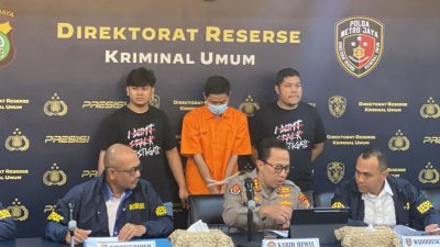 Kota Bekasi - Polda Metro Jaya dalam konferensi pers pembunuhan bos Sembako di Bekasi oleh pegawainya sendiri.