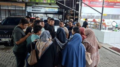 Kota Bekasi - Puluhan orangtua murid mengeluhkan dugaan penipuan yang dilakukan oleh pengelola sebuah sekolah swasta yang berlokasi di Jalan Baru Perjuangan, RT 04 RW 11, Kelurahan Marga Mulya, Kecamatan Bekasi Utara, Kota Bekasi.