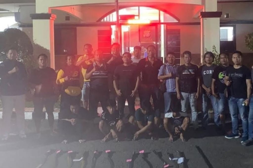 Kabupaten Bekasi - Empat pelaku, masing-masing berinisial IAM, DPK, RR, dan RS, yang diketahui masih berstatus sebagai pelajar.