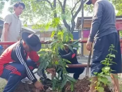 Desa Burangkeng Tanam 500 Pohon untuk Mitigasi Perubahan Iklim