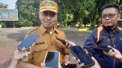 Kota Bekasi - Kepala Dinas Pendidikan Kota Bekasi, Alexander Zulkarnain, usai apel pagi di lingkungan Kantor Pemerintah Kota Bekasi, Senin (21/7/2025).