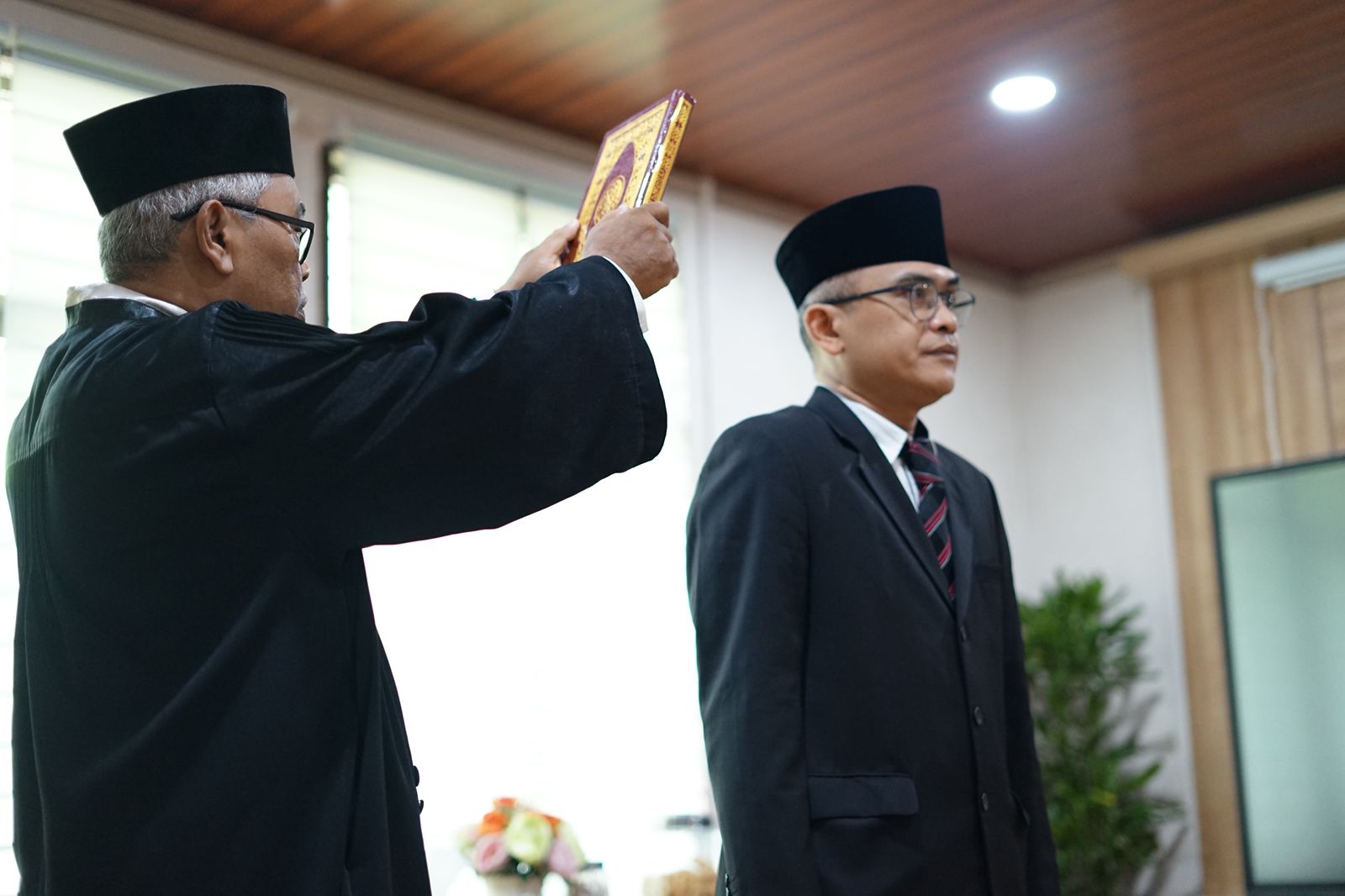 Kota Bekasi - Pengambilan sumpah jabatan. FOTO: HUMAS PEMKOT BEKASI