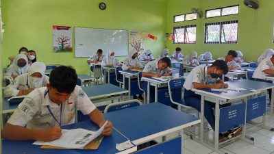 Kota Bekasi - Kegiatan Belajar Mengajar (KBM) di SMPN 25 Kota Bekasi