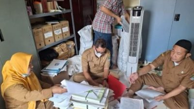 Kota Bekasi - Badan Pengelolaan Keuangan dan Aset Daerah (BPKAD) Kota Bekasi melalui Bidang Aset melaksanakan kegiatan pemilahan arsip aset daerah.