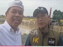 Tinjau Lokasi Banjir di Setu, Gubernur Jabar Dedi Mulyadi Soroti Kesalahan Proyek Turap