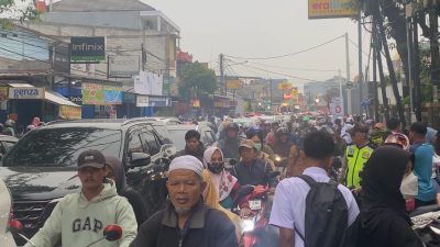 Kota Bekasi -Kemacetan di Jalan KH Agus Salim, Bekasi Timur, Kota Bekasi. Foto: Gobekasi.id