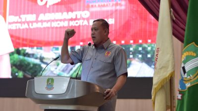 Kota Bekasi - Wali Kota Bekasi, Tri Adhianto saat membuka Rapat Kerja KONI menuju Porprov XV Jabar Tahun 2026 di Balai Patriot, Kompleks Pemkot Bekasi, Sabtu (26/7/2025). Foto: Gobekasi.id