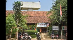 Kabupaten Bekasi - SDN Burangkeng 04 ditengah pembangunan Jalan Tol Jakarta-Cikampek (Japek) II Selatan Paket IIA Setu–Sukaragam.