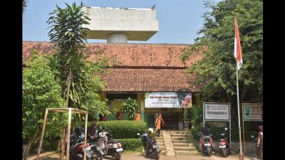 Kabupaten Bekasi - SDN Burangkeng 04 ditengah pembangunan Jalan Tol Jakarta-Cikampek (Japek) II Selatan Paket IIA Setu–Sukaragam.