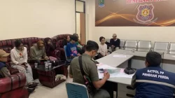 Kota Bekasi - Satuan Polisi Pamong Praja (Satpol PP) Kota Bekasi menggelar razia yustisi di sejumlah rumah indekos di kawasan Jatiasih dan Bantargebang, Rabu (30/7/2025).