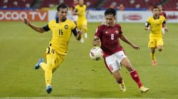 Bekasi - Timnas Indonesia U-23 memastikan tiket ke babak semifinal Piala AFF U-23 2025 usai bermain imbang tanpa gol melawan Malaysia U-23 pada laga terakhir Grup A, yang digelar di Stadion Utama Gelora Bung Karno (SUGBK), Senin (21/7/2025) malam.