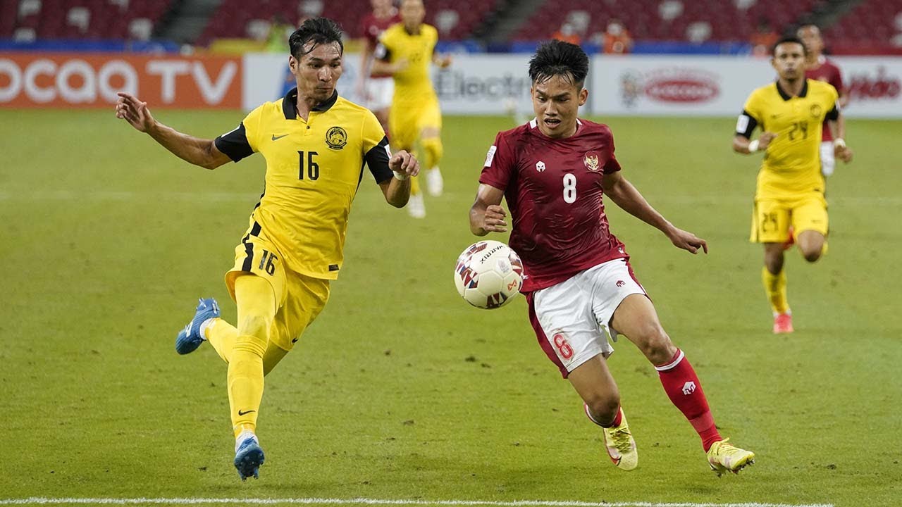 Bekasi - Timnas Indonesia U-23 memastikan tiket ke babak semifinal Piala AFF U-23 2025 usai bermain imbang tanpa gol melawan Malaysia U-23 pada laga terakhir Grup A, yang digelar di Stadion Utama Gelora Bung Karno (SUGBK), Senin (21/7/2025) malam.