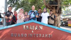 Kota Bekasi - Wali Kota Bekasi, Tri Adhianto, meresmikan taman baru yang berlokasi di sepanjang Jalan Pangeran Jayakarta, RW 02, Kelurahan Kali Baru, Kecamatan Medan Satria.