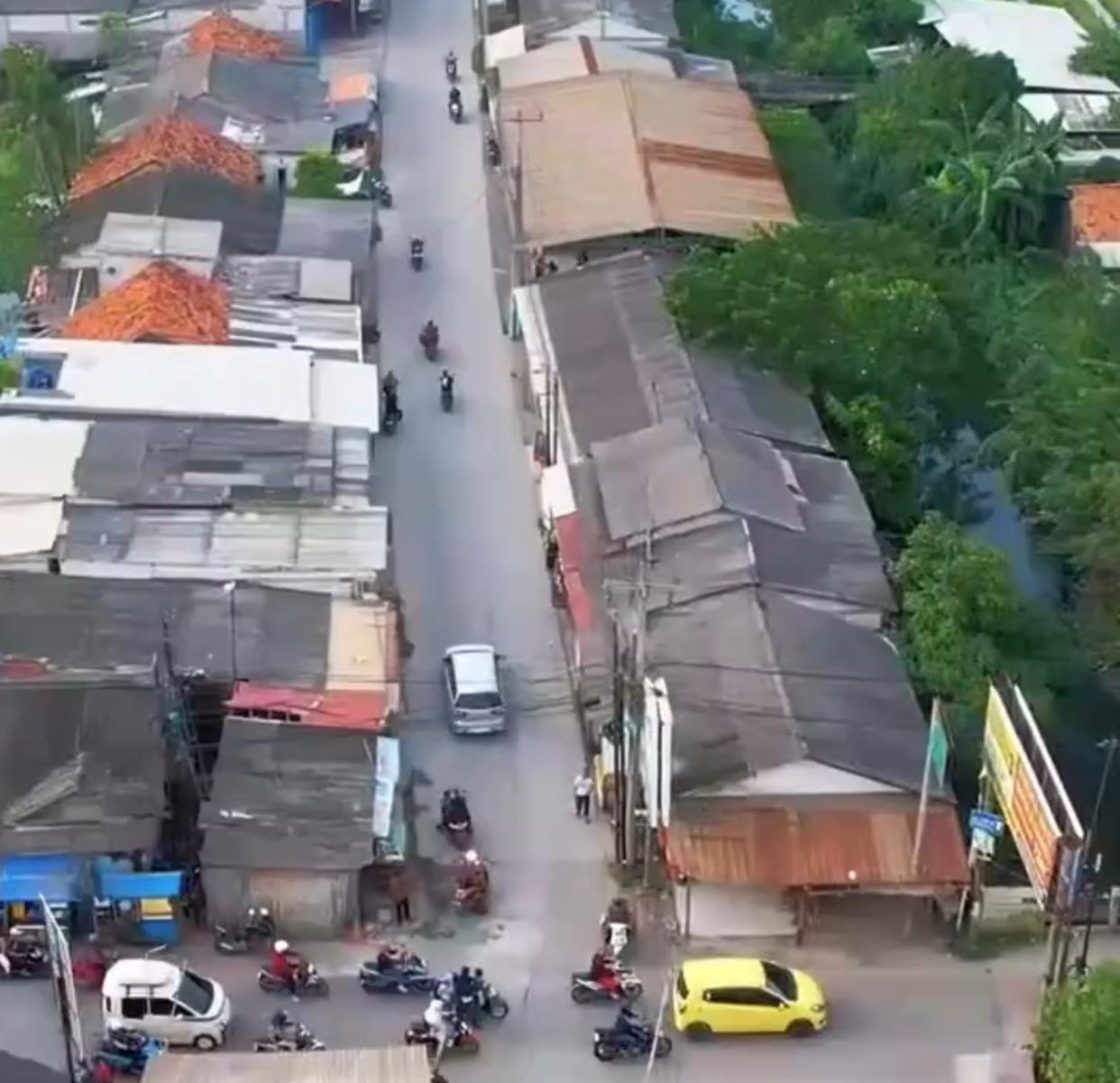 Kabupaten Bekasi - Foto udara ratusan bangunan liar di Pulo Timaha, Kabupaten Bekasi.