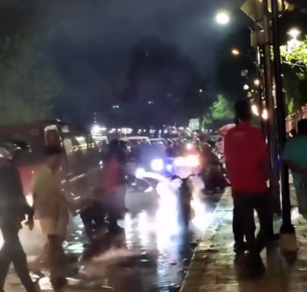 Kota Bekasi - Motor terbakar di depan Kantor Wali Kota Bekasi Jalan Ir.H Juanda.