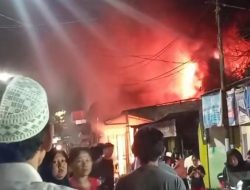 BREAKINGNEWS: Kebakaran Ruko di Kampung Sawah Malam Ini