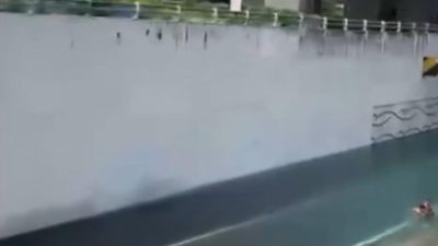 Kabupaten Bekasi - Akses jalan underpass di Kawasan Industri MM2100, Cikarang Barat, Kabupaten Bekasi, tergenang banjir sejak Senin malam (7/7/2025).