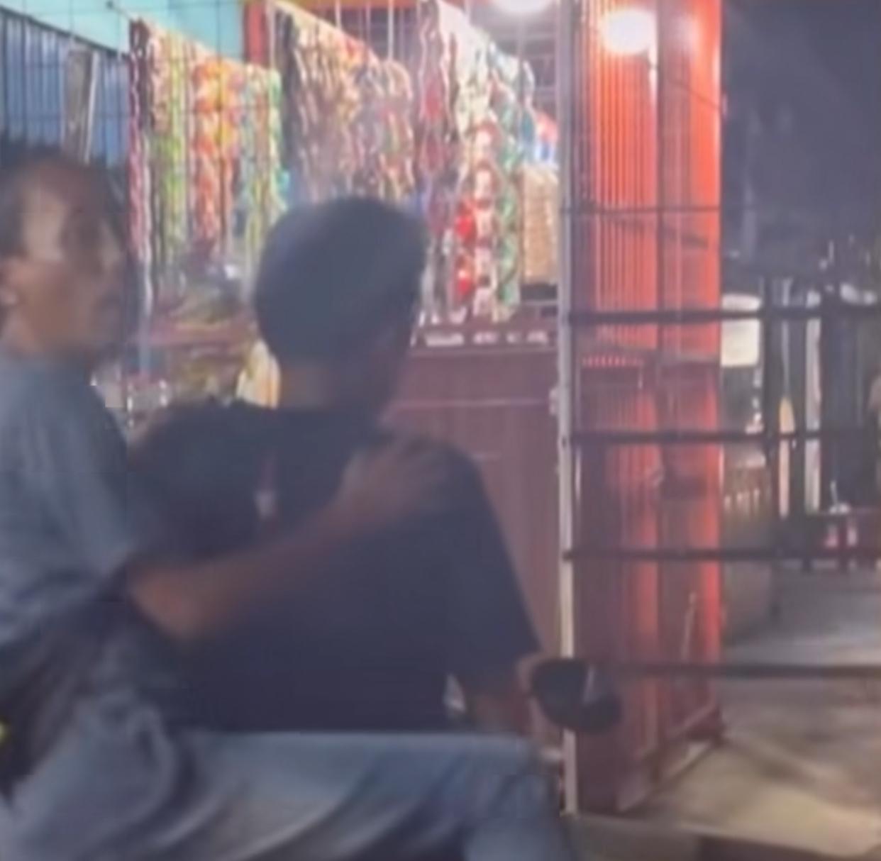 Kabupaten Bekasi - Tangkapan layar pria yang diduga melakukan pelecehan fisik terhadap wanita di Tambun.