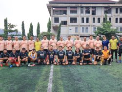 Kapolres Metro Bekasi Kota Gelar Laga Persahabatan Sepak Bola Bersama Jurnalis