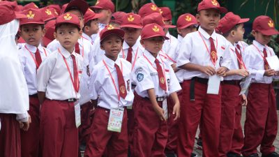 Kota Bekasi -Siswa SDN di Bekasi di hari pertama masuk sekolah.