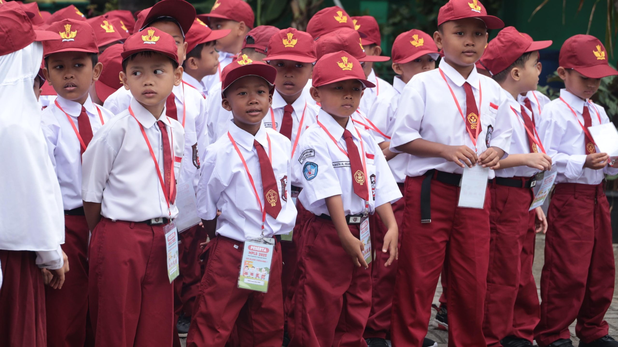 Kota Bekasi -Siswa SDN di Bekasi di hari pertama masuk sekolah.