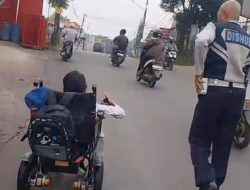 Anggota Dishub Bekasi Kawal Siswa Disabilitas ke Sekolah, Tuai Apresiasi Warga