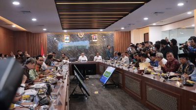 Kota Bekasi - Wali Kota Bekasi, Tri Adhianto, dalam Rapat Koordinasi Terbatas (Rakor Terbatas) di Kantor Kementerian Koordinator Bidang Pangan pada Kamis (17/7/2025).