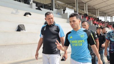 Kota Bekasi - Pemilik FC Bekasi City, Putra Siregar bersama Wali Kota Bekasi Tri Adhianto.