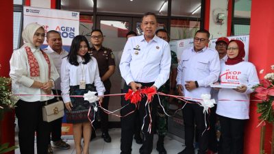Kota Bekasi - Wali Kota Bekasi Tri Adhianto meresmikan Koperasi Merah Putih di Kelurahan Jatimakmur, Kecamatan Pondok Gede.